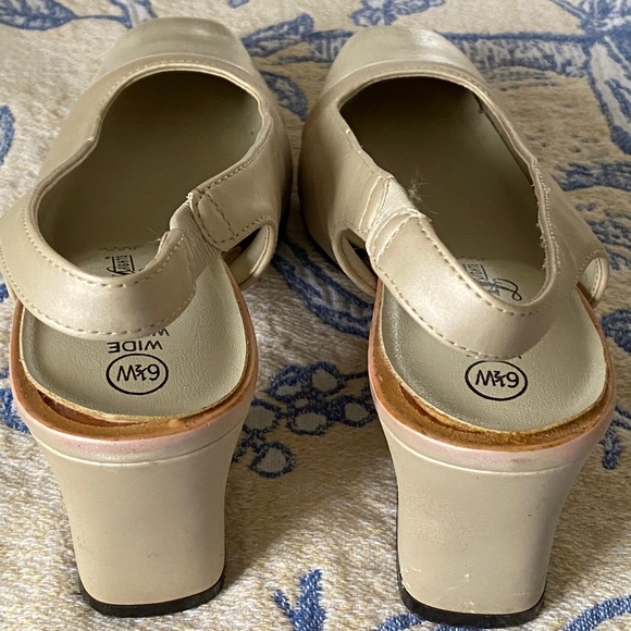 Highlights I Payless I Christy I Slingbacks I Bone - Picture 14 of 16